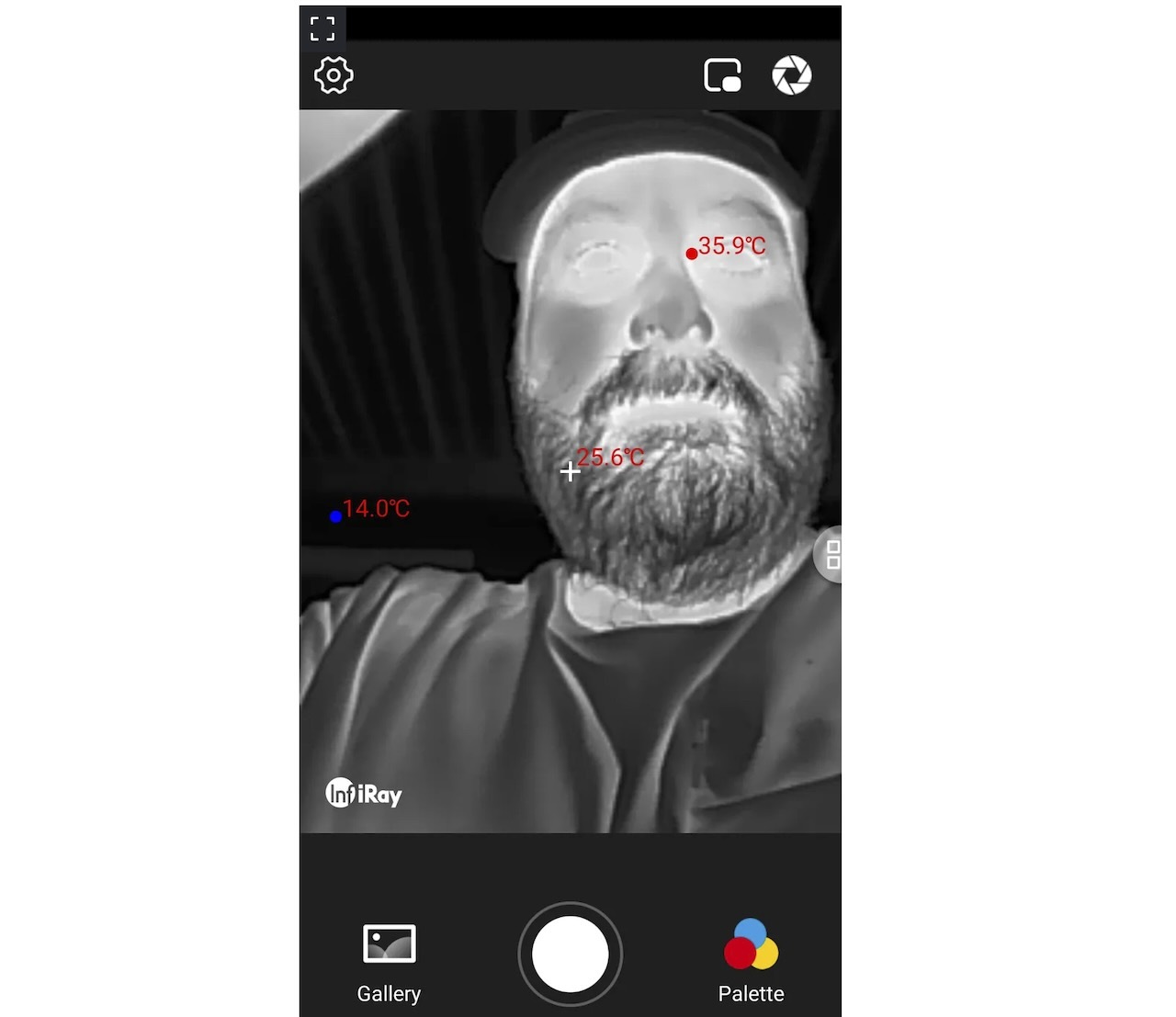 InfiRay P2 Proで撮ったサーモセルフィー（Adrian Kingsley-Hughes/ZDNET）